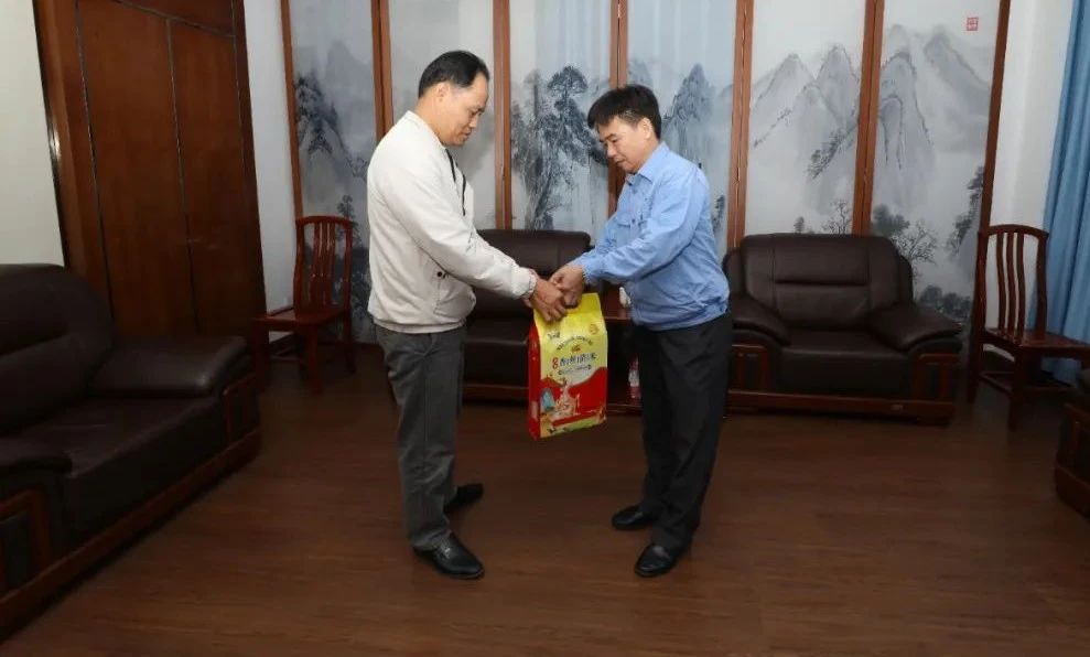 海南省總工會到海南礦業開展新春慰問2.jpg