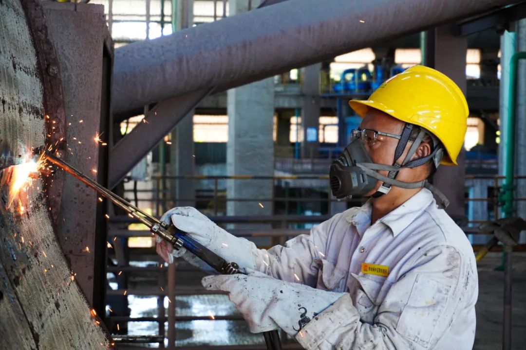 海南礦業員工陳用利喜獲2024年度全國機械冶金建材行業“最美職工”2.jpg